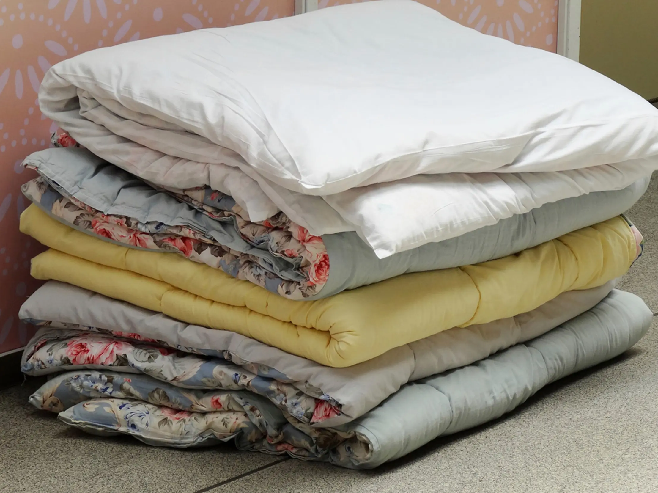 未使用品 中綿シルク100% 0.7kg 真綿布団 掛け布団 シングル 掛け布団